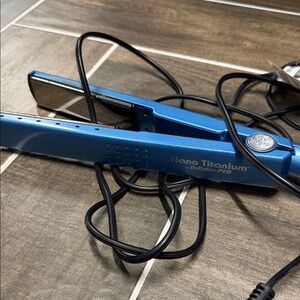 BaByliss Nano Titanium Hair Straightener in Blue and Black